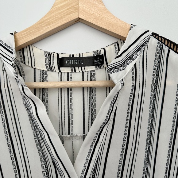 Cure Black and White Print Pullover Blouse Top - Picture 3 of 4